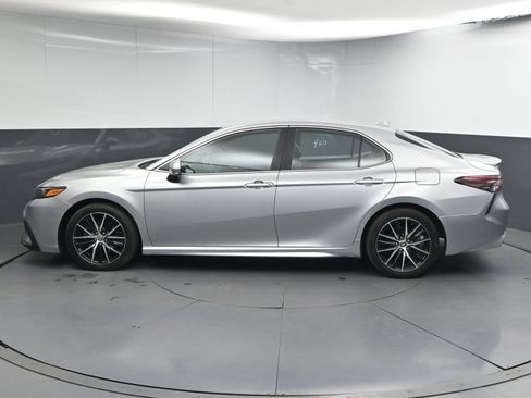 Used 2021 Toyota Camry SE image 5
