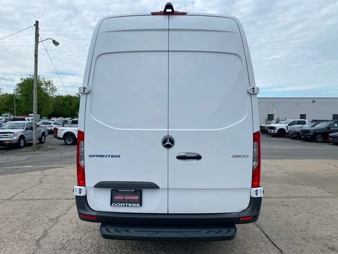Used 2025 Mercedes-Benz Sprinter 2500 image 7