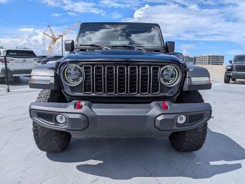 Used 2025 Jeep Wrangler Unlimited Rubicon AWD/4WD image 9