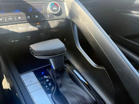 Used 2021 Hyundai Elantra SEL FWD image 25