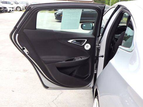 Used 2017 Chevrolet Malibu LT FWD image 35