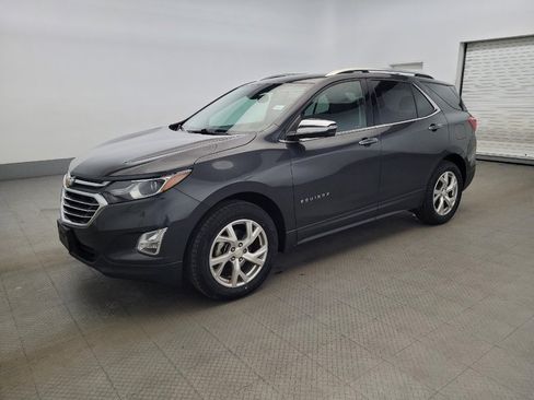 Used 2018 Chevrolet Equinox Premier w/ Infotainment II Package AWD/4WD image 2