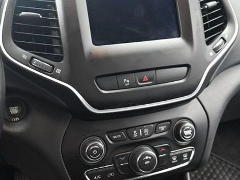 Used 2020 Jeep Cherokee Latitude Plus FWD image 20