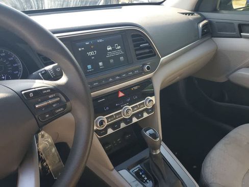 Used 2020 Hyundai Elantra SEL w/ Winter Weather Package image 28