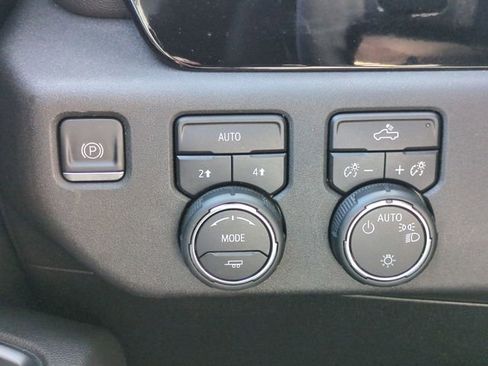 Used 2023 Chevrolet Silverado 1500 LT AWD/4WD image 21