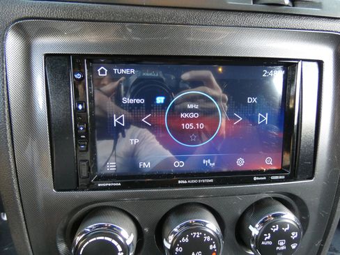 Used 2013 Dodge Challenger SXT image 41