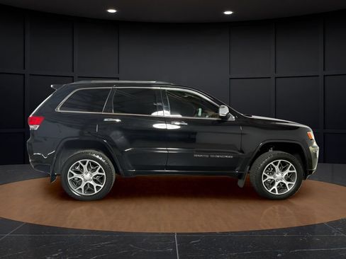 Used 2020 Jeep Grand Cherokee Overland AWD/4WD image 6