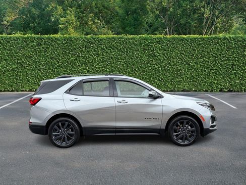 Used 2024 Chevrolet Equinox RS AWD/4WD image 2