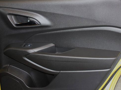 Used 2025 Chevrolet Trax RS w/ Driver Confidence Package image 47