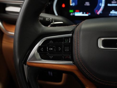 Certified 2025 Jeep Grand Cherokee Summit AWD/4WD image 39