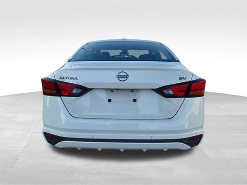 Used 2024 Nissan Altima 2.5 SV FWD image 8