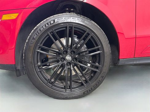Certified 2023 Porsche Macan image 11