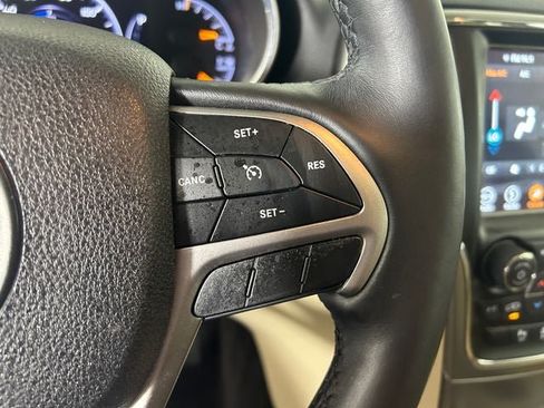 Used 2018 Jeep Grand Cherokee Limited AWD/4WD image 16