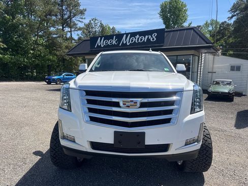 Used 2017 Cadillac Escalade Luxury AWD/4WD image 14
