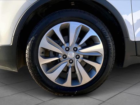 Used 2020 Buick Encore Preferred image 10