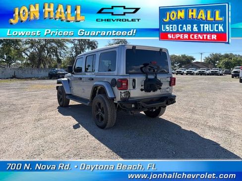 Used 2021 Jeep Wrangler Unlimited Sahara AWD/4WD image 8