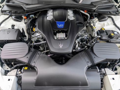 Used 2022 Maserati Ghibli Modena image 16