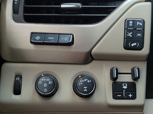 Used 2019 GMC Yukon Denali w/ Denali Ultimate Package AWD/4WD image 16