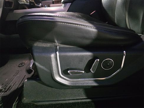 Used 2015 Ford F150 Platinum w/ Equipment Group 701A Luxury image 28