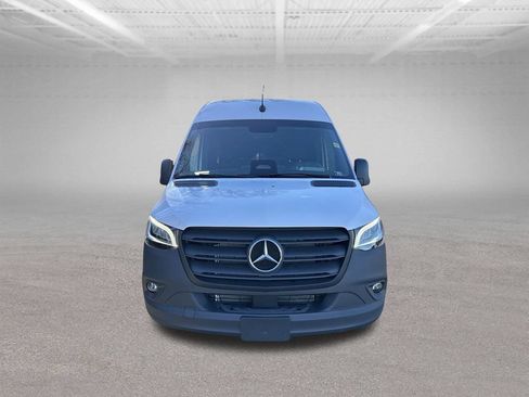 Used 2025 Mercedes-Benz Sprinter 2500 image 8