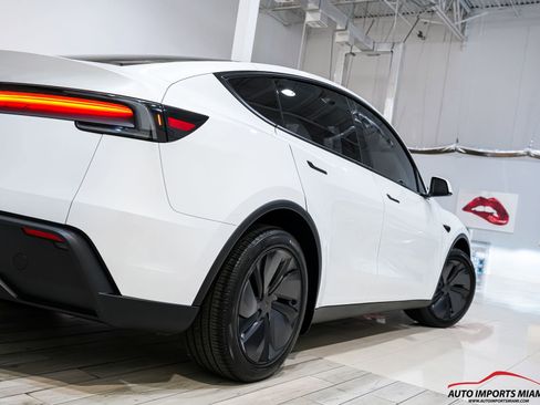 Used 2026 Tesla Model Y Long Range RWD image 34