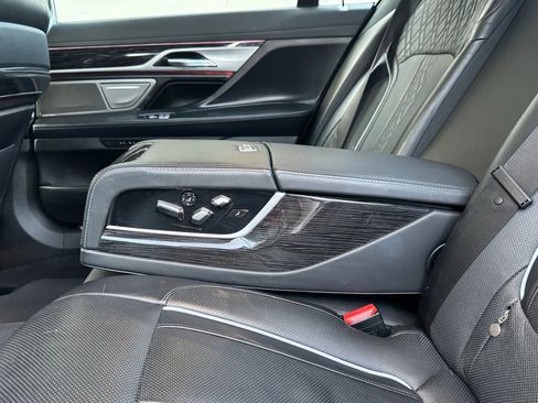 Used 2022 BMW 740i image 30