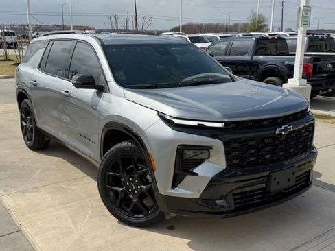 Used 2025 Chevrolet Traverse RS w/ LPO, Floor Liner Package image 6