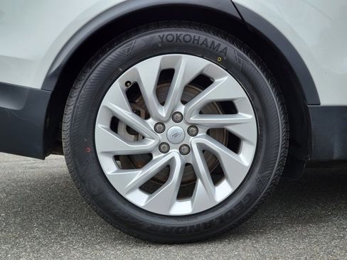 Used 2024 Land Rover Discovery S image 22