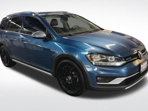 Used 2018 Volkswagen Golf Alltrack SE AWD/4WD image 2