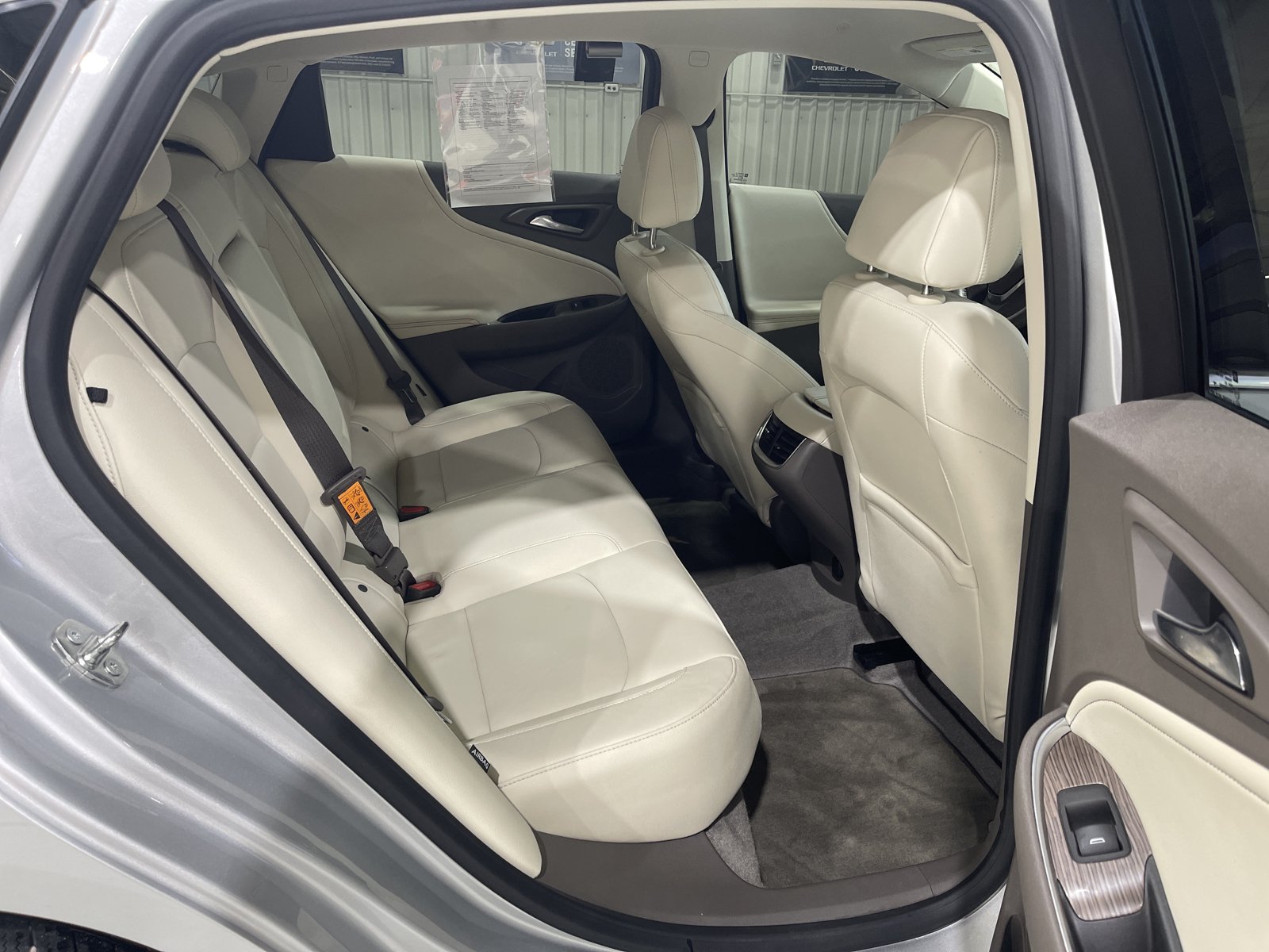 Used 2019 Chevrolet Malibu LT w/ Leather Package FWD image 16