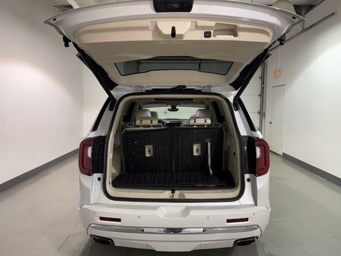 Used 2020 GMC Acadia Denali w/ Technology Package AWD/4WD image 8