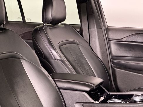 Used 2023 Jeep Grand Cherokee Altitude image 39