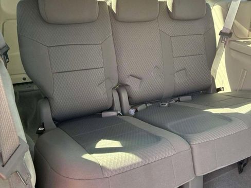 Used 2010 Chrysler Town & Country LX w/ PWR Convenience Group FWD image 5