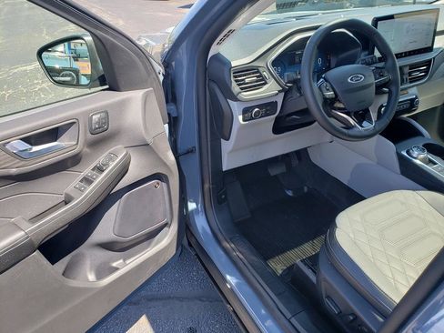 Used 2024 Ford Escape Platinum w/ Premium Technology Package AWD/4WD image 9
