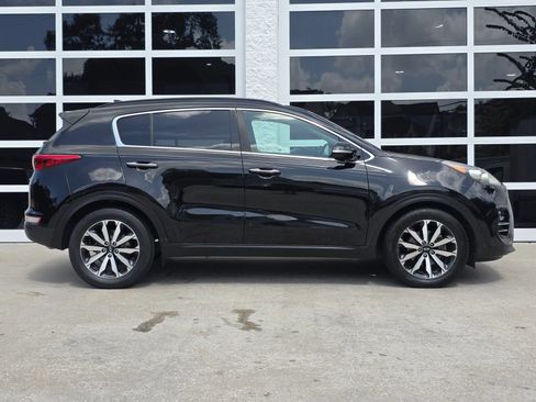 Used 2018 Kia Sportage EX w/ EX Technology Package FWD image 2