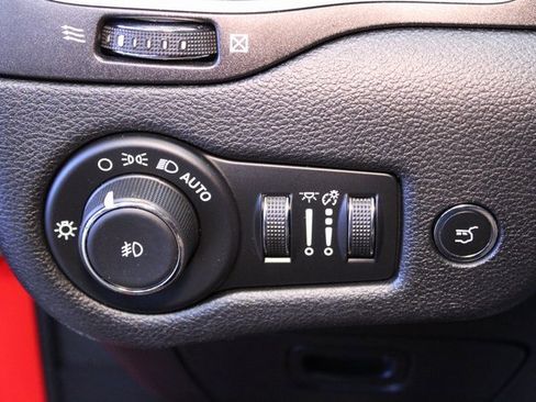 Used 2019 Jeep Cherokee Trailhawk w/ Comfort & Convenience Group image 20