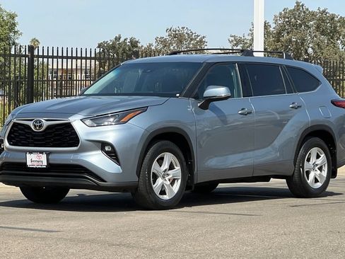 Used 2022 Toyota Highlander LE FWD image 10
