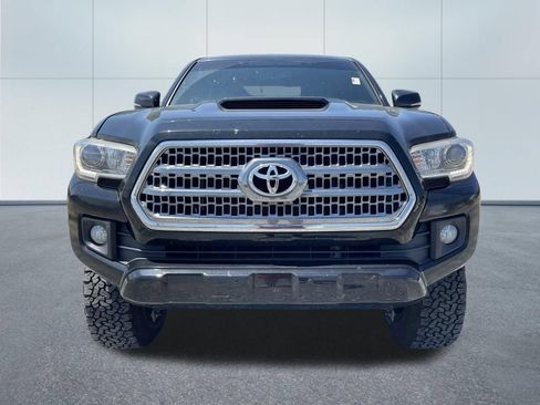 Used 2017 Toyota Tacoma TRD Sport w/ Premium & Technology Package AWD/4WD image 8