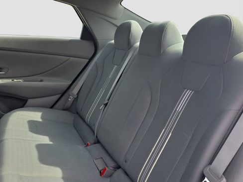 Used 2023 Hyundai Elantra SEL FWD image 12