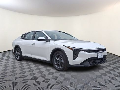 Certified 2025 Kia K4 FWD image 1