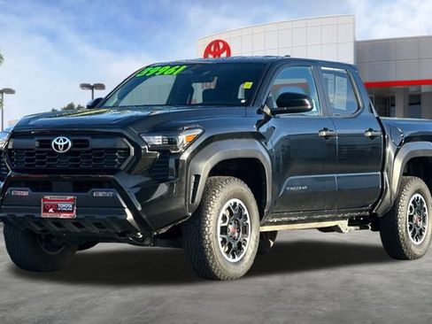 Used 2024 Toyota Tacoma TRD Off-Road image 9