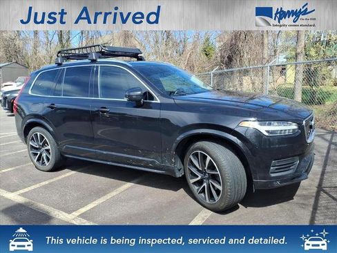Used 2020 Volvo XC90 T6 Momentum image 2