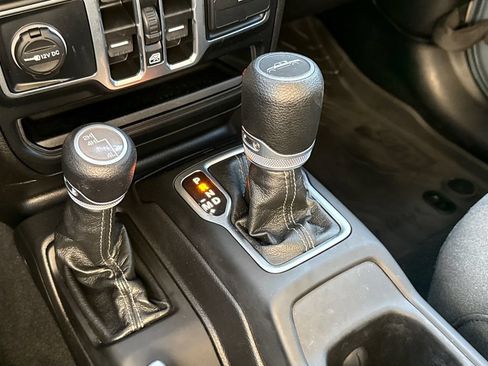 Used 2024 Jeep Gladiator Sport AWD/4WD image 27