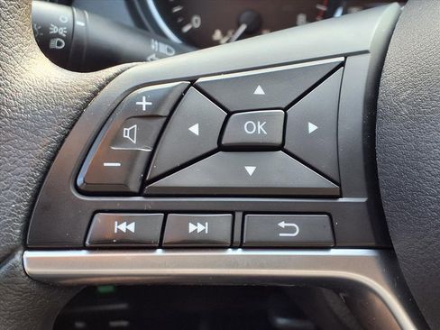 Used 2018 Nissan Rogue Sport S image 23