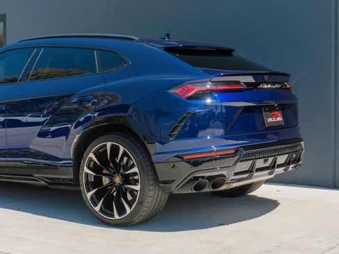 Used 2021 Lamborghini Urus AWD/4WD image 22