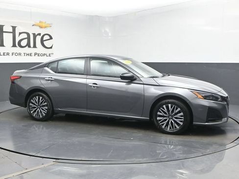 Used 2025 Nissan Altima 2.5 SV AWD/4WD image 1