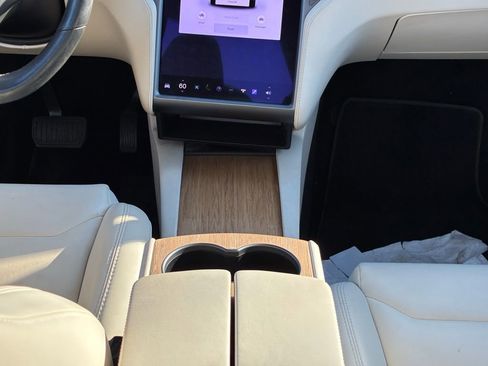 Used 2019 Tesla Model X image 17