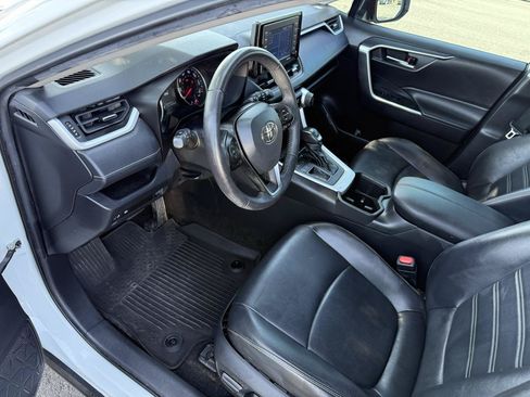 Used 2022 Toyota RAV4 XLE Premium FWD image 13