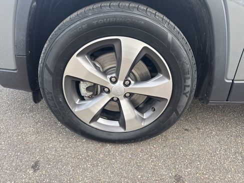 Used 2021 Jeep Cherokee Limited w/ Elite Package image 10