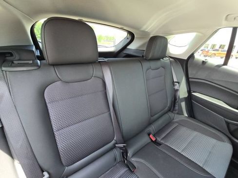 Used 2024 Chevrolet Trax LT w/ Sunroof Package FWD image 15